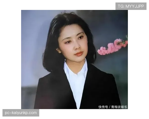 朱琳上场那会儿，看着她喝水的姿势比明星还讲究，我笑了半天！