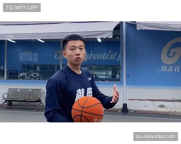 投篮时手部接触算不算犯规？具体判定标准与适用场景解析
