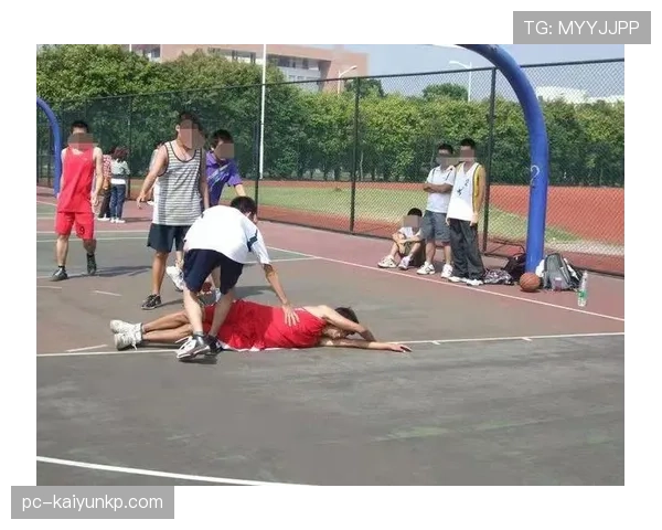 篮球比赛中非法身体接触的定义与判定标准